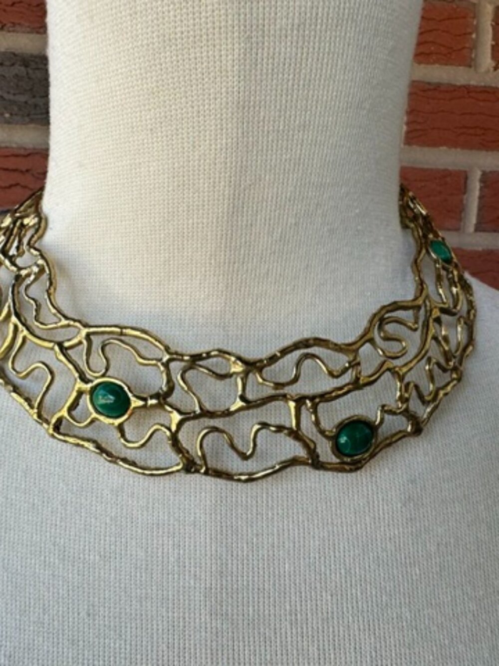 Gold Tone Open Wire Work Choker Necklace, Green Stones & Post Earrings - Picture 2 of 7